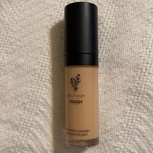 Younique concealer organza